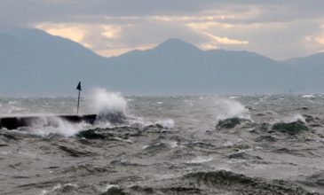 Η «Βικτώρια» χτυπά την Κέρκυρα: Καταιγίδες και άνεμοι 9 μποφόρ στο νησί