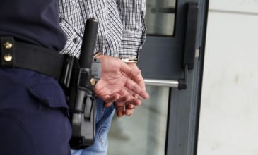 Συνελήφθη αξιωματικός της ΕΛ.ΑΣ. που κατηγορείται για εκδικητική πορνογραφία