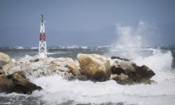 Απαγορευτικό απόπλου από Πειραιά και Λαύριο – Οι άνεμοι φτάνουν τα 10 μποφόρ