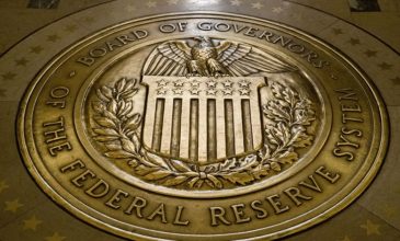 Μειώνει τα επιτόκια η αμερικανική κεντρική τράπεζα