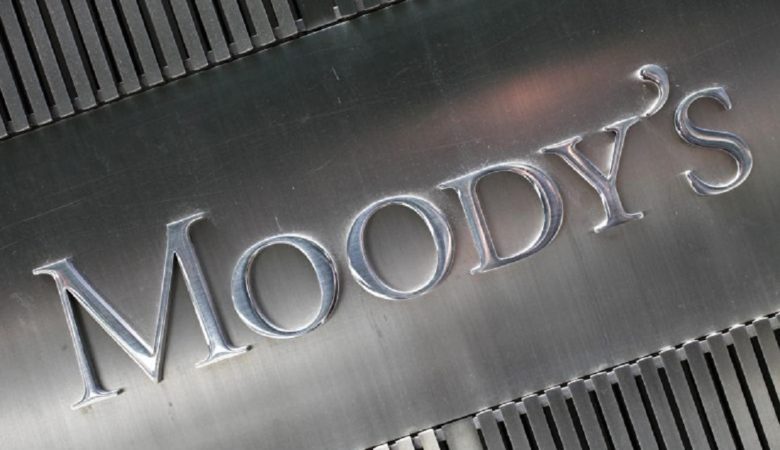 Μείωση των «κόκκινων» δανείων των ελληνικών τραπεζών προβλέπει η Moody’s