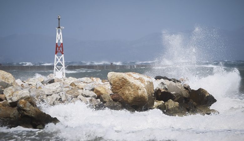 Βροχές και καταιγίδες σε Κρήτη και Δωδεκάνησα – Πότε εξασθενεί το φαινόμενο