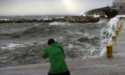 Πιο ήπια η εικόνα του μεσογειακού κυκλώνα – Σε επιφυλακή ο κρατικός μηχανισμός