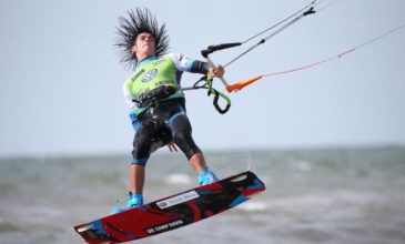 Έκαναν kitesurf με θυελλώδεις ανέμους και παρασύρθηκαν