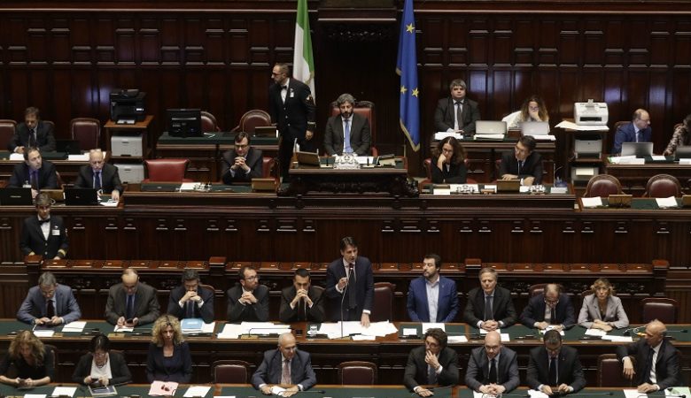 Η Ρώμη ψηφίζει εν μέσω αντεγκλήσεων με την ΕΕ τον προϋπολογισμό