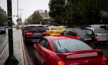 Μπλοκαρισμένοι οι δρόμοι λόγω βροχής – Ποιοι δρόμοι έχουν αυξημένη κίνηση