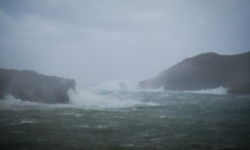 Κύμα 11 μέτρων θα σηκώσει ο μεσογειακός κυκλώνας «Ξενοφών» – Ποιες ακτές θα χτυπήσει