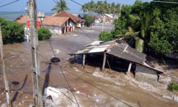 Ισχυρό τσουνάμι και απροσδιόριστος αριθμός θυμάτων στην Ινδονησία