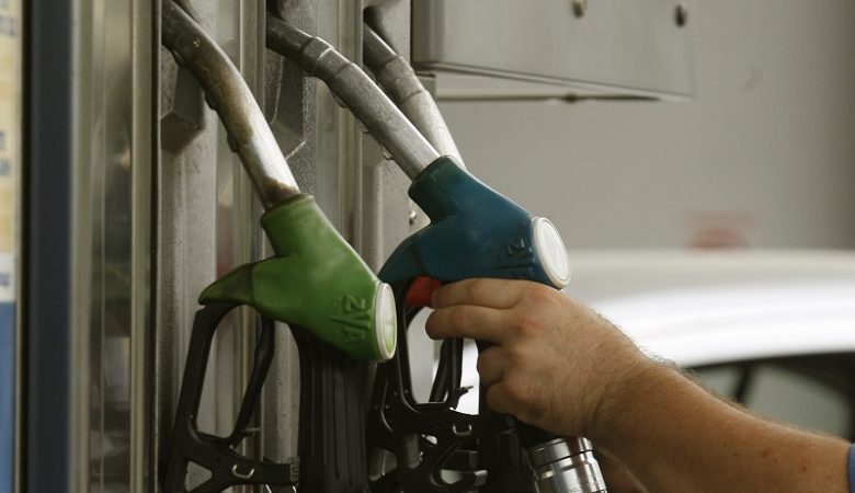 Θα χτυπήσει «κόκκινο» η τιμή της βενζίνης τον Ιούλιο