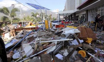Το τσουνάμι στην Ινδονησία προκάλεσε εκατόμβη νεκρών