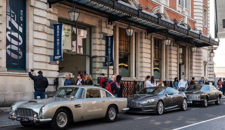 Στους δρόμους του Λονδίνου οι Aston Martin του Τζέιμς Μποντ