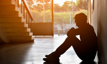 Τι οδηγεί τους νέους σε κατάθλιψη