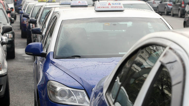Ταξί παρέσυρε πεζό στο κέντρο της Θεσσαλονίκης