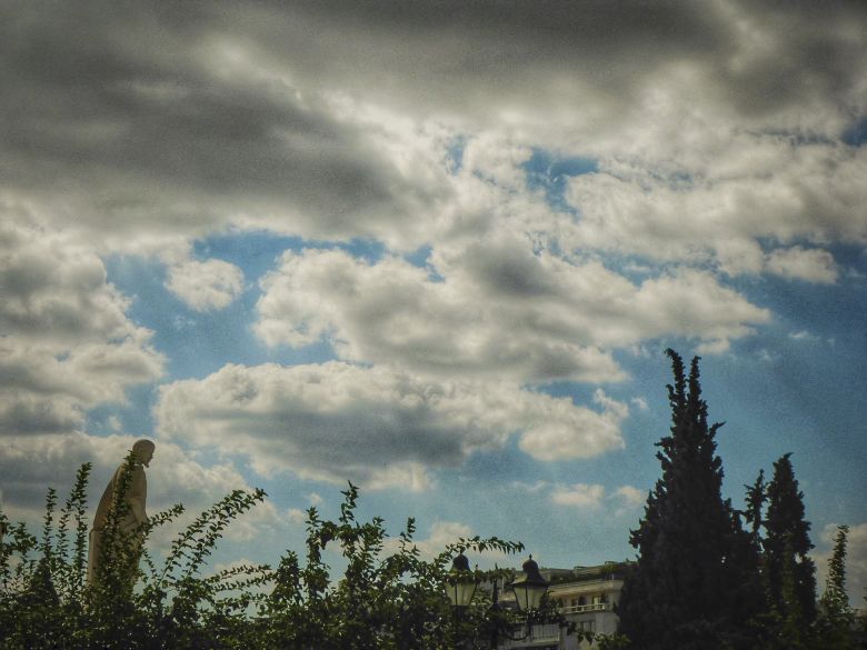 Καιρός: Τοπικές βροχές στα δυτικά, νότια και ανατολικά της χώρας