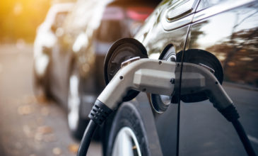 Από το 2026 τα ηλεκτρικά αυτοκίνητα θα είναι φθηνότερα από τα συμβατικά
