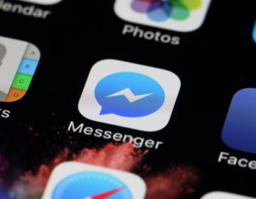 Τo κόλπo για να βλέπεις τα μηνύματα σε Facebook Messenger και Whatsapp χωρίς να δει ο αποστολέας την ένδειξη «διαβάστηκε»