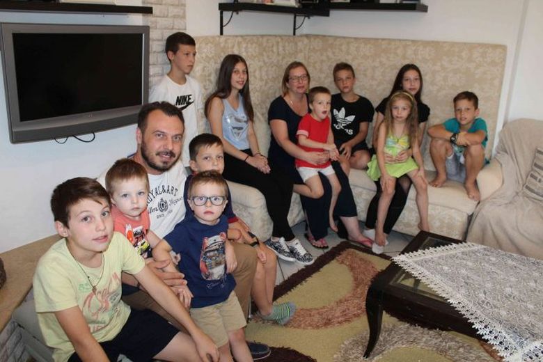 Οικογένεια από τη Θεσσαλονίκη με 11 παιδιά περιμένει το 12ο