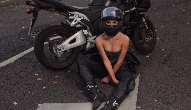 Νεκρή η «πιο σέξι μοτοσικλετίστρια»