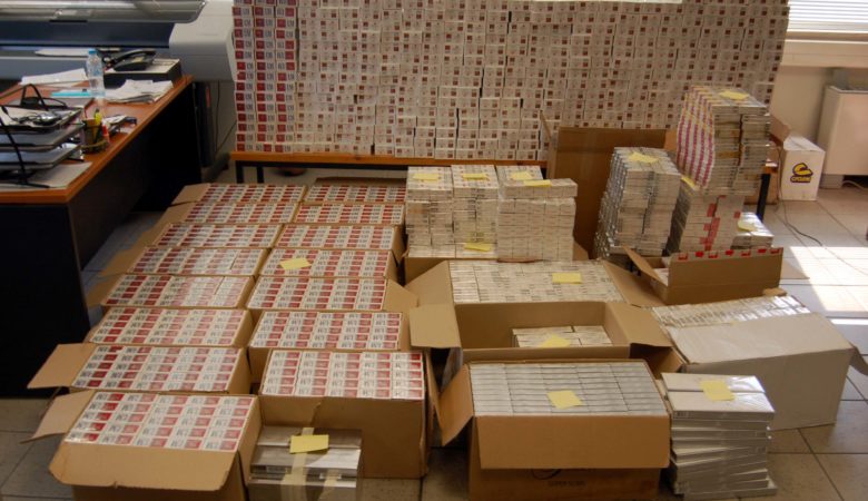 Κατασχέθηκαν 165.000 πακέτα τσιγάρα σε αποθήκη στη Μαγούλα