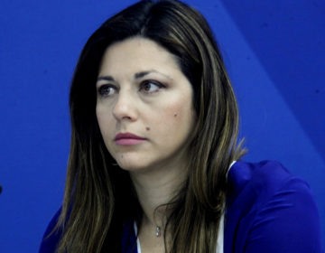 Ζαχαράκη για την πολύνεκρη επίθεση σε εκκλησία: Ευθύνη των τοπικών αρχών η εγγύηση της θρησκευτικής ελευθερίας όλων των Σύριων πολιτών