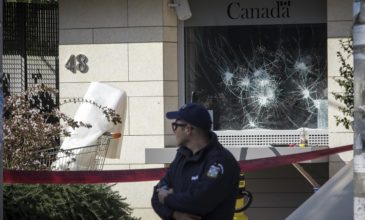Ο Ρουβίκωνας πίσω από την επίθεση στην πρεσβεία του Καναδά
