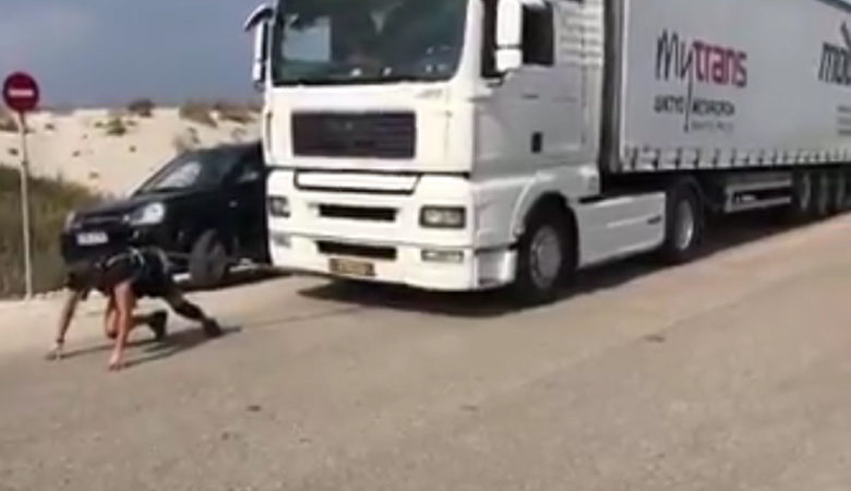Σύγχρονος Κουταλιανός στη Λευκάδας σέρνει φορτηγό 14,5 τόνων