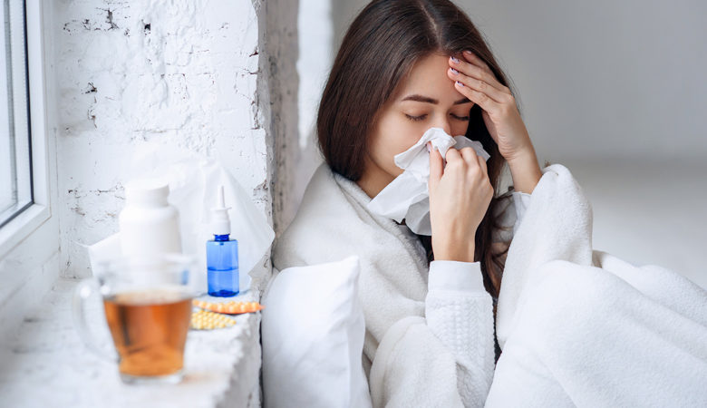 Πώς ξεχωρίζουμε τη γρίπη από τον κοροναϊό