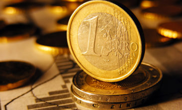 Ευρωβαρόμετρο: Ο βαθμός αποδοχής του ευρώ από τους Έλληνες και τους Ευρωπαίους