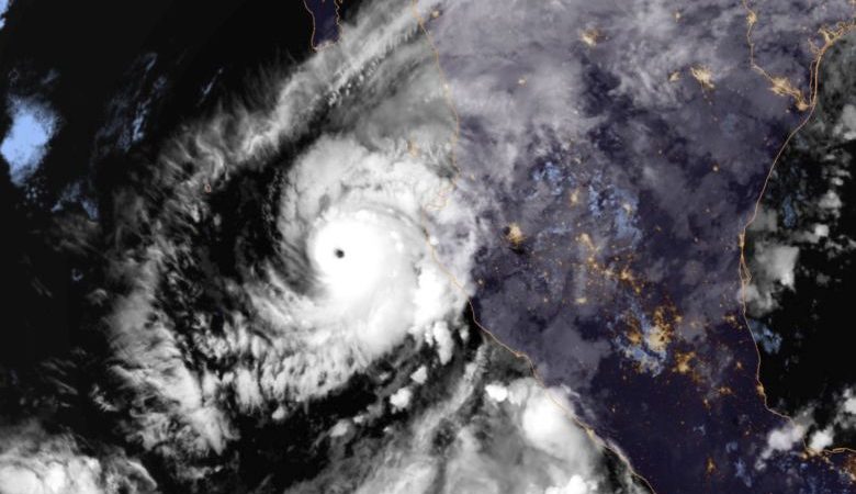Ο τυφώνας Ουίλα «σφυροκοπά» περιοχές του Μεξικό
