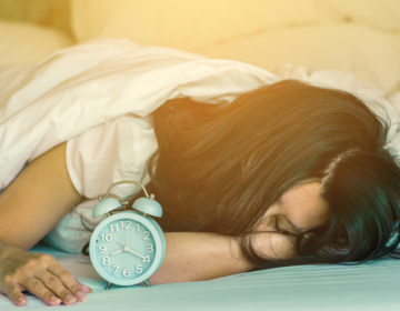 Τι πρέπει να προσέξεις αν κοιμάσαι πάνω από 9 ώρες το βράδυ