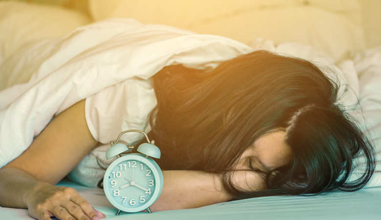 Η Βρετανία αναθεωρεί τις ώρες που πρέπει να κοιμόμαστε