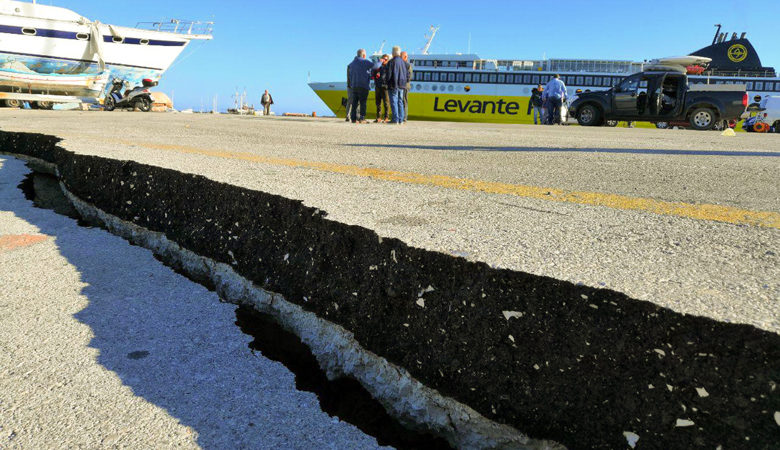 Έλεγχοι στο λιμάνι της Ζακύνθου για ζημιές από το σεισμό