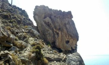 Βράχος «απειλεί» να πέσει πάνω σε τρία σπίτια στη Ζάκυνθο