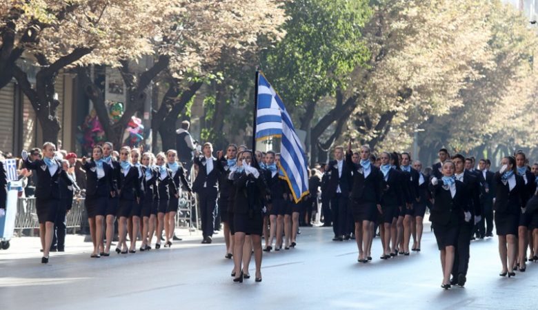 Νιάτα και υπερηφάνεια στην μαθητική παρέλαση στην Θεσσαλονίκη
