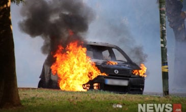 Επεισόδια έξω από το Πολυτεχνείο, αυτοκίνητο τυλίχτηκε στις φλόγες