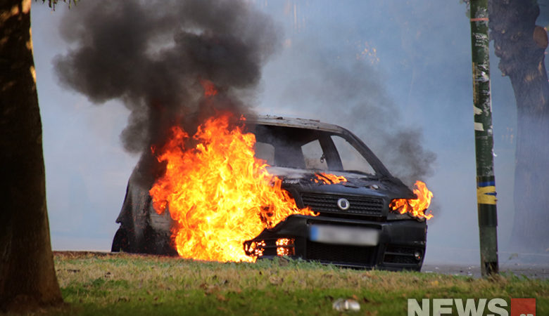 Επεισόδια έξω από το Πολυτεχνείο, αυτοκίνητο τυλίχτηκε στις φλόγες