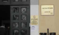 Ελεύθερος ο 16χρονος πατροκτόνος από τα Καλύβια