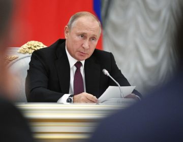 Ο Πούτιν παρέτεινε τις κυρώσεις στις εισαγωγές τροφίμων από την ΕΕ