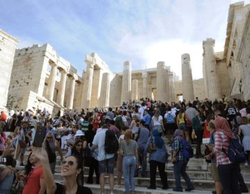 Guardian: Θεαματική τουριστική ανάπτυξη της Ελλάδας – Για πρώτη φορά οι Βρετανοί ξεπέρασαν τους Γερμανούς