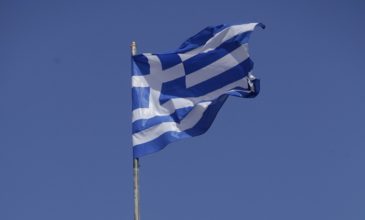 Ποινή φυλάκισης σε Γερμανούς στρατιωτικούς που υπέστειλαν ελληνική σημαία