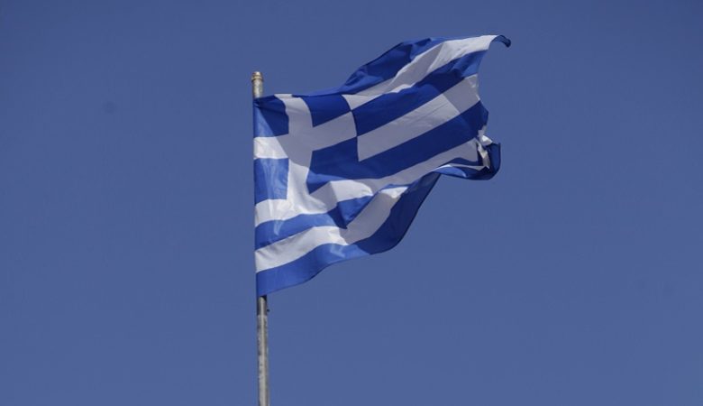 Κατέβασαν από ιστό και έκλεψαν Ελληνική σημαία στο Ηράκλειο