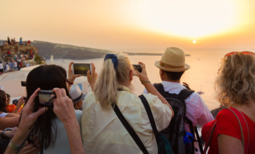 Στα 33 εκατ. οι αφίξεις τουριστών και επιπλέον έσοδα 2 δισ. το 2018