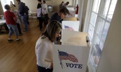 Τζόρτζια: Με το 98% των ψήφων να έχει ο Δημοκρατικός Γουόρνοκ κερδίζει τη μία από τις δύο έδρες
