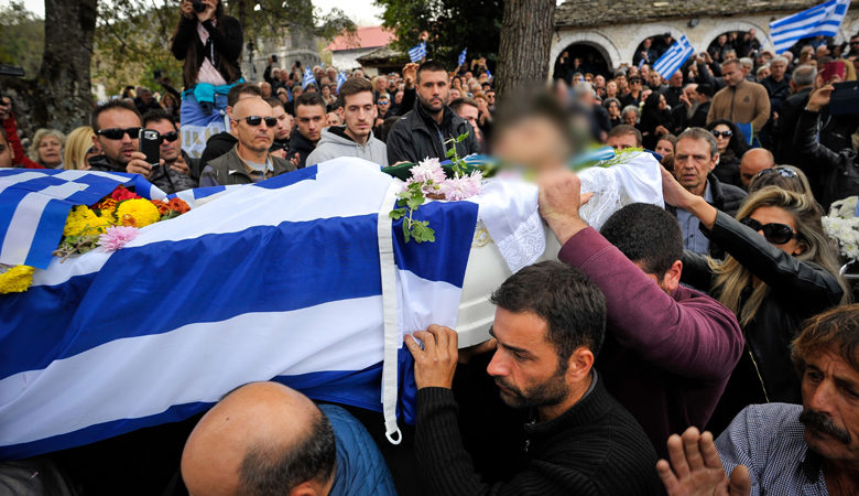 Σε φορτισμένο κλίμα η κηδεία του Κωνσταντίνου Κατσίφα
