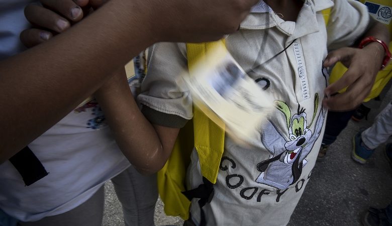 Reuters: Φαύλος κύκλος πληρωμένου σεξ και βίας για τους ανήλικους πρόσφυγες στην Αθήνα