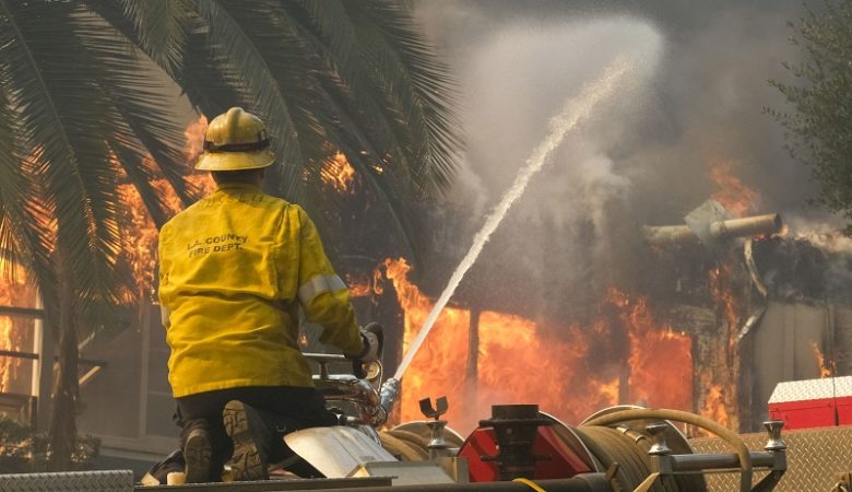 Απειλείται το Μαλιμπού από την καταστροφική πυρκαγιά στην Καλιφόρνια