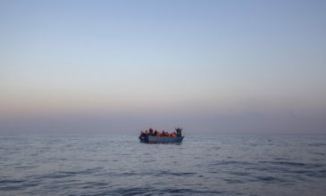 Πλοιάριο με 100 μετανάστες ανοιχτά της Λιβύης εξέπεμψε «SOS»