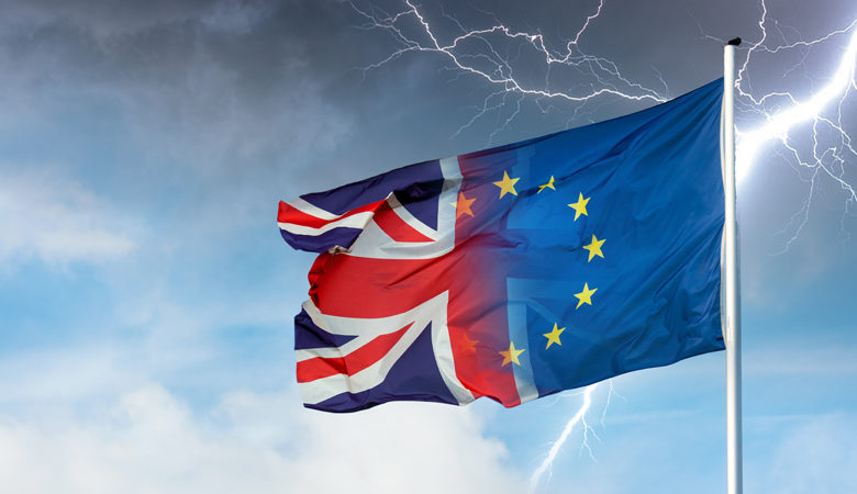 Στον «αέρα» η συμφωνία για το Brexit – Απειλούν να την καταψηφίσουν βουλευτές της Μέι
