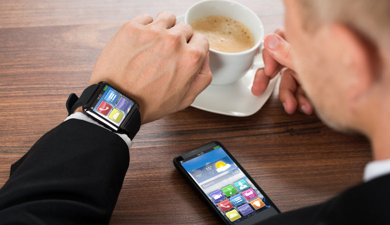 Πώς τα smartwatches βοηθούν στην προστασία της υγείας