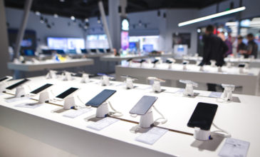 Η «αποκαθήλωση» των smartphones; – Σε διαρκή πτώση οι πωλήσεις